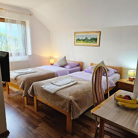 Rooms Vuksa Donji Lapac Екстериор снимка