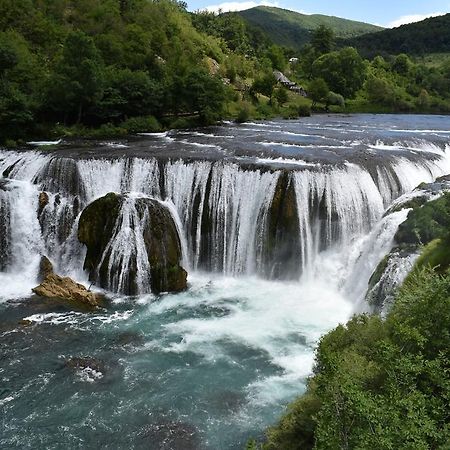Rooms Vuksa Donji Lapac Екстериор снимка