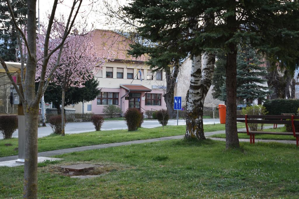 Rooms Vuksa Donji Lapac Екстериор снимка
