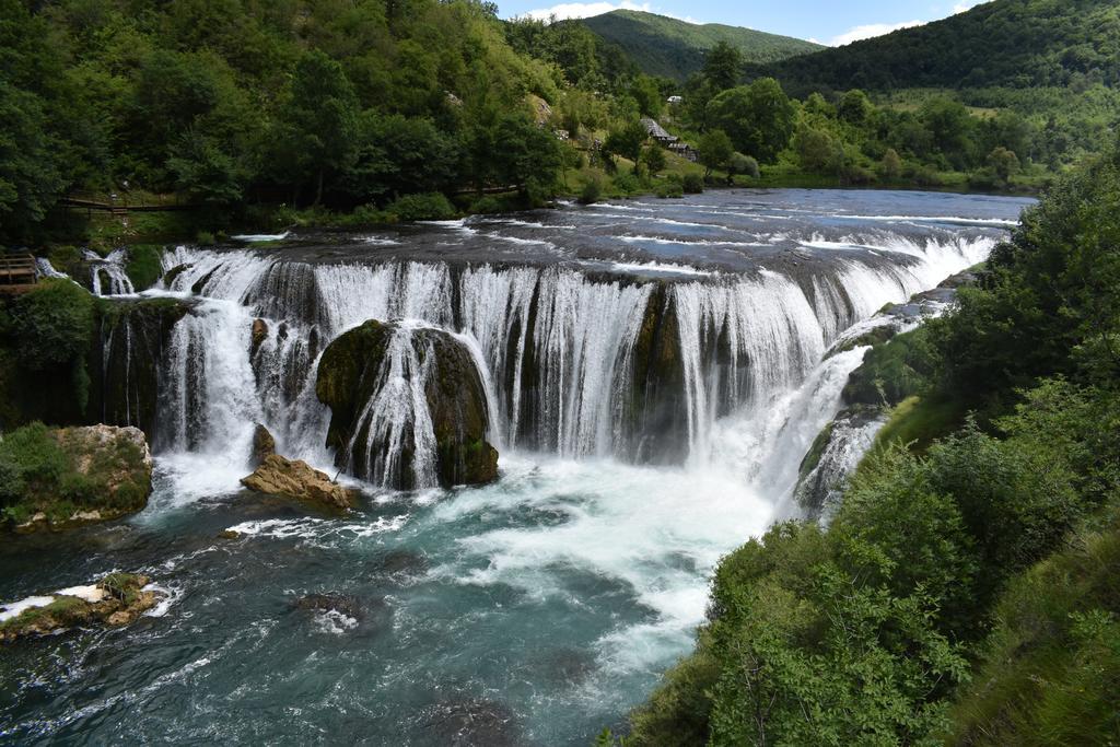 Rooms Vuksa Donji Lapac Екстериор снимка